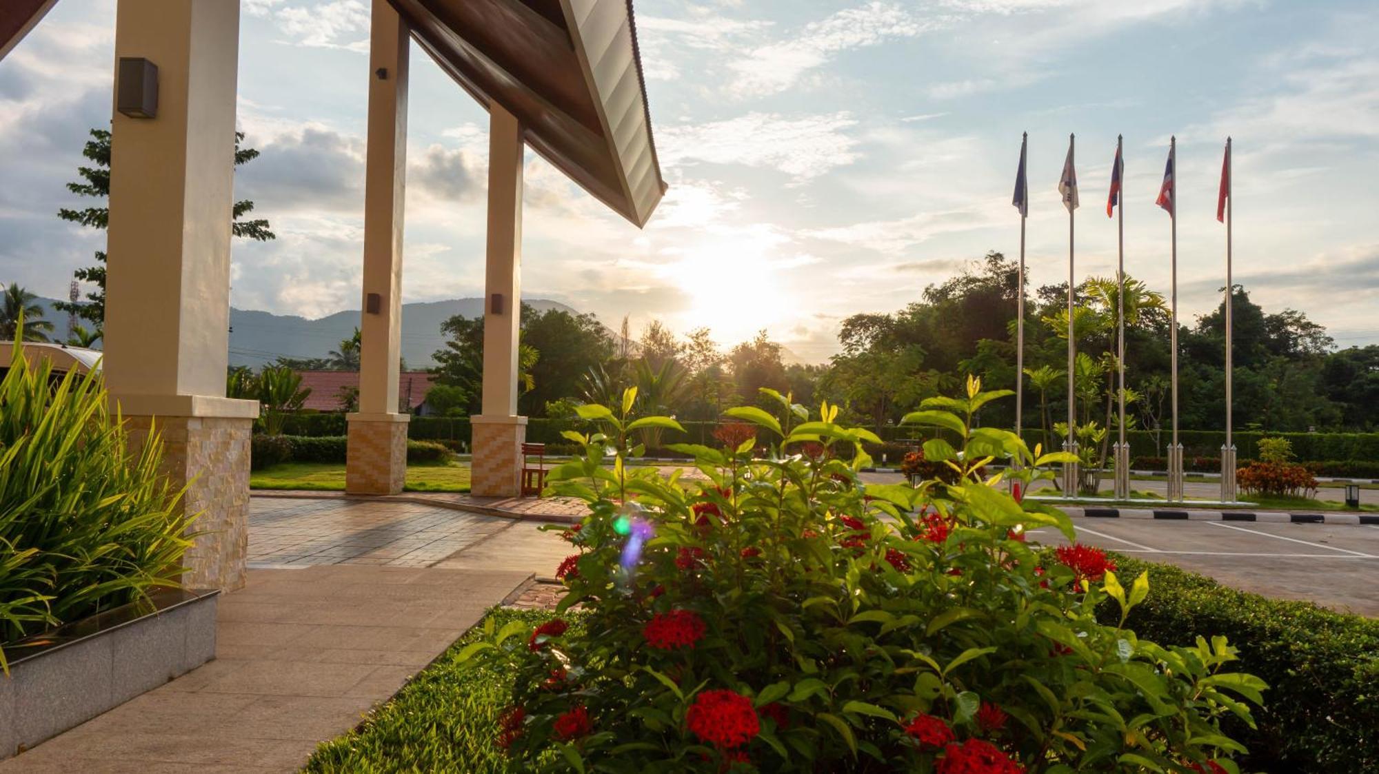ואנג ויינג Tmark Resort Vangvieng מראה חיצוני תמונה